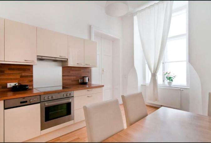 Apartment In Stephansplatz Wina Bagian luar foto